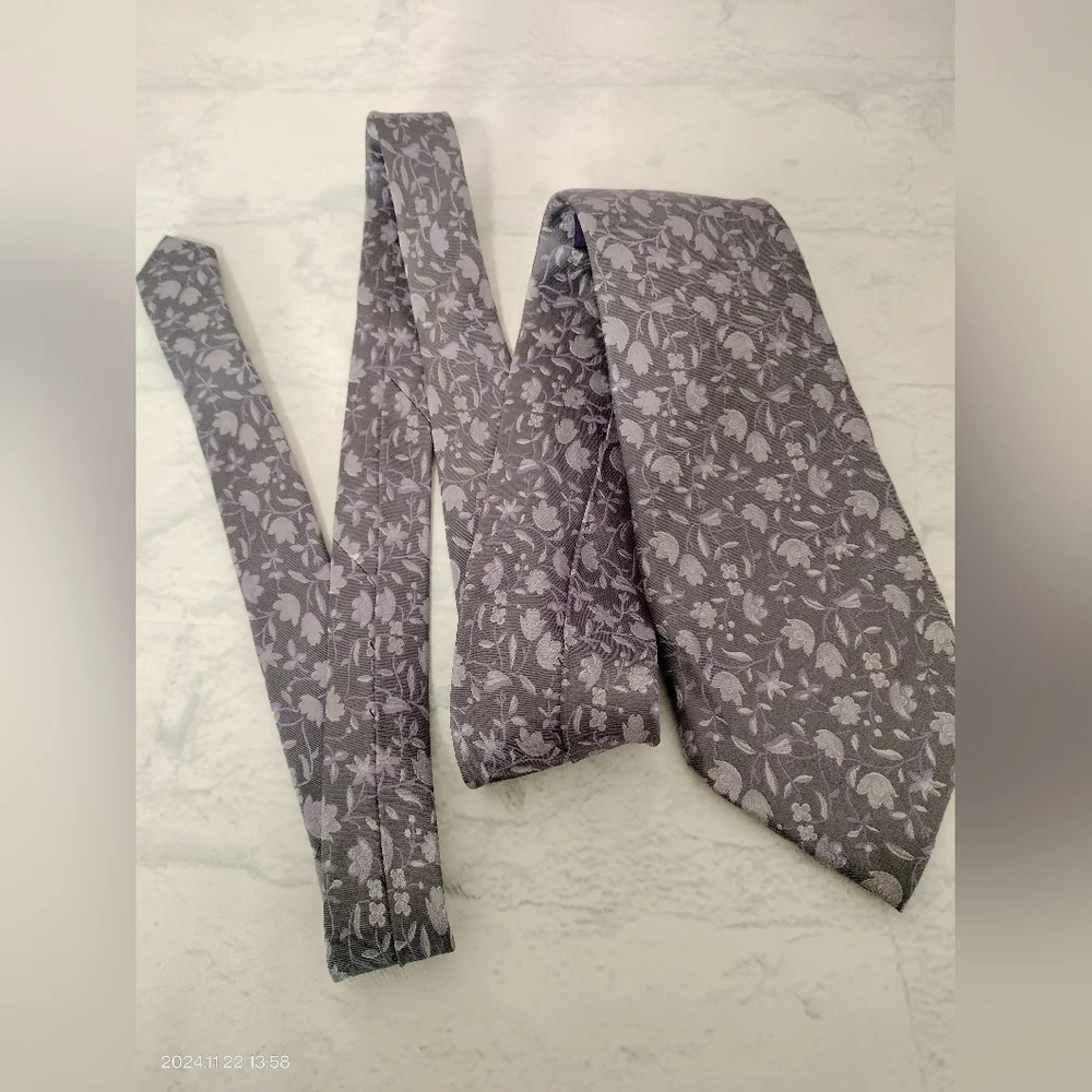 Roberto Villini Couture Silk Necktie Lavender Floral Cottage Core pattern 4 x 58